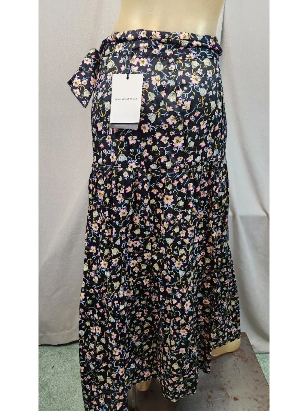 Who What Wear Black w Pink Blue Floral Print Long Skirt Womens Size 2 XSMALL NEW